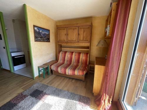 Résidence Meije 10- Porte J3 - Les Deux Alpes – Studio cabine au Village 1800 avec balcon plein sud et vue panoramique MAE-5411