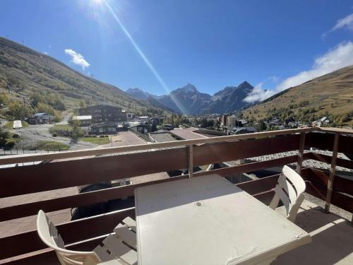 Résidence Meije 10- Porte J3 - Les Deux Alpes – Studio cabine au Village 1800 avec balcon plein sud et vue panoramique MAE-5411