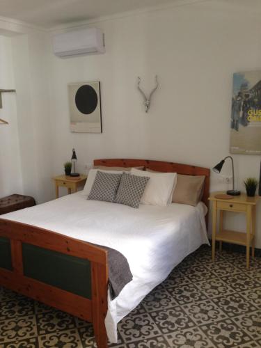 a bedroom with a bed with white sheets and pillows at No 31 Bed & Breakfast in Olvera