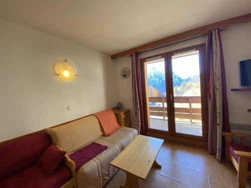 Résidence Flocon D'or - T2 lumineux proche des pistes avec place de parking – Confort, calme et vue montagne ! MAE-5671