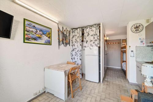 Résidence Le Lagon Bleu - Studio cabine avec climatisation et piscine au Grau du Roi proche plage MAE-7021