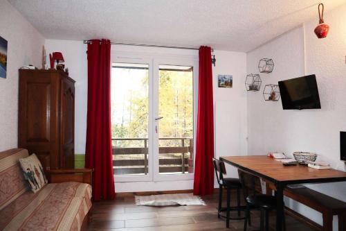 Résidence Le Pouzenc - Studio 6 personnes accès direct aux pistes MAE-2784