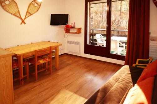 Résidence Le Pouzenc - Studio 6 personnes accès direct aux pistes MAE-7004