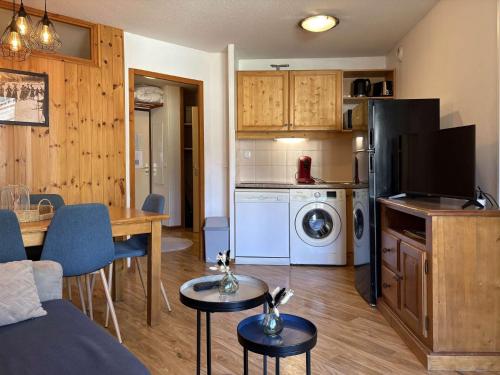 Résidence Les Eglantines - 2 pièces 6 personnes place centrale les Orres 1800 MAE-2811