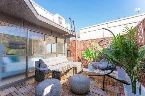 New,Luxury apt 1min walk trn station,6min to Namba