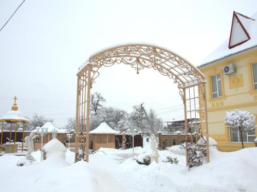 an arch in the snow in front of a building at Staryj Kosiv in Staryi Kosiv
