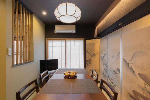 鶴Inn 岸里駅徒歩3分 天下茶屋駅徒歩7分 心斎橋 関西空港直通 贅沢な和モダン一軒家 潮風荘