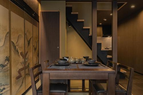 鶴Inn 岸里駅徒歩3分 天下茶屋駅徒歩7分 心斎橋 関西空港直通 贅沢な和モダン一軒家 潮風荘