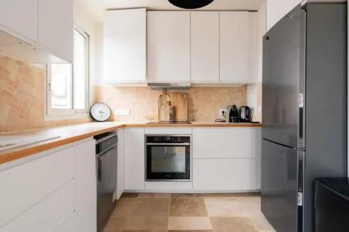 Large 3-bedroom apt with terrace Paris 15