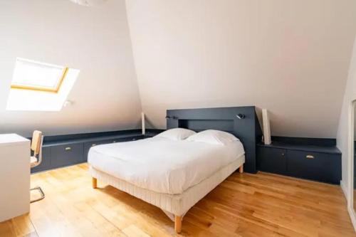 Large 3-bedroom apt with terrace Paris 15
