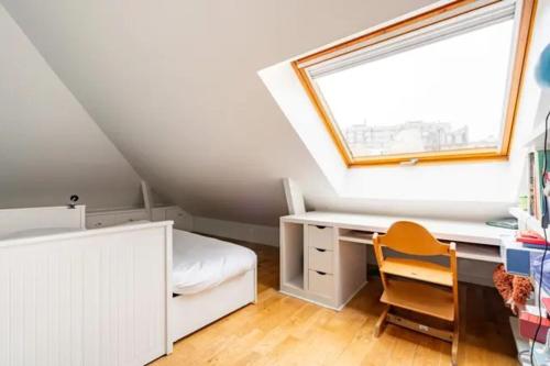 Large 3-bedroom apt with terrace Paris 15
