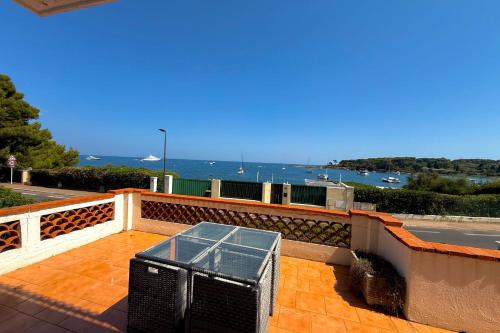 Cap d'Antibes view of La Garoupe beach Sleeps 8 Garden and terrace