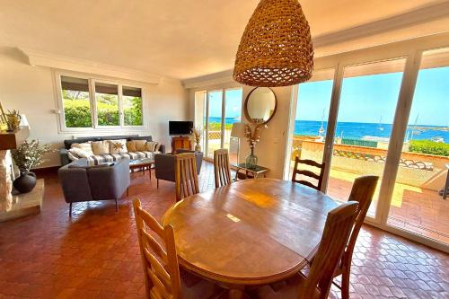 Cap d'Antibes view of La Garoupe beach Sleeps 8 Garden and terrace