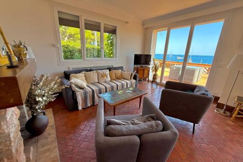 Cap d'Antibes view of La Garoupe beach Sleeps 8 Garden and terrace