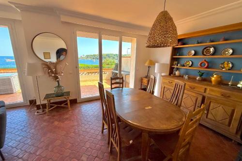 Cap d'Antibes view of La Garoupe beach Sleeps 8 Garden and terrace