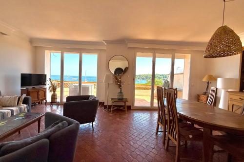 Cap d'Antibes view of La Garoupe beach Sleeps 8 Garden and terrace