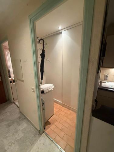 Grand studio climatisé avec place privative