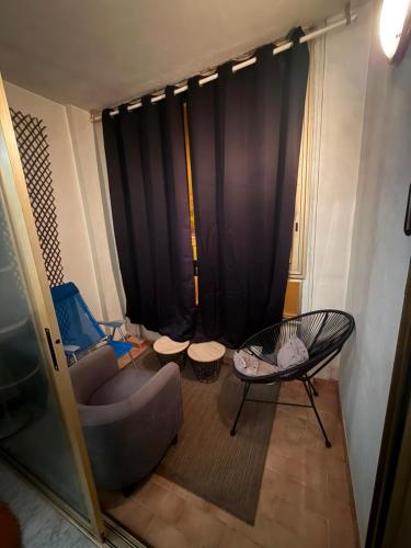 Grand studio climatisé avec place privative