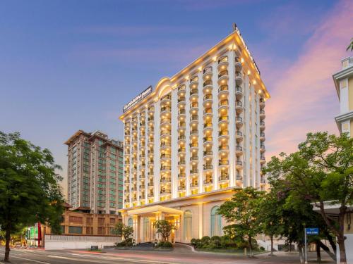 Grand Royal Riverside Hue , Fusion Collection
