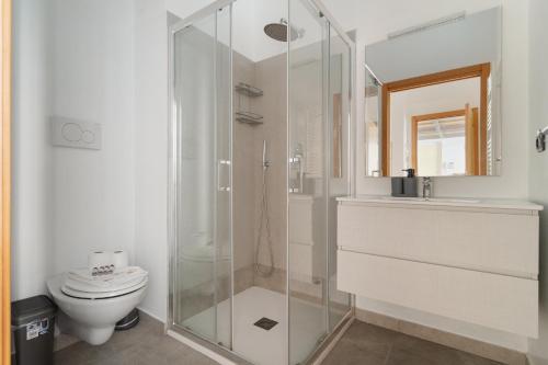 GuestHost - Comfy Apartment X5 California MM4