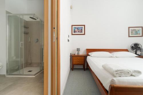 GuestHost - Comfy Apartment X5 California MM4
