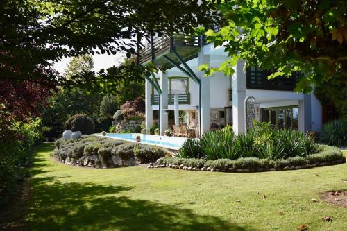Exklusive Wohneinheit mit Panoramablick und Pool