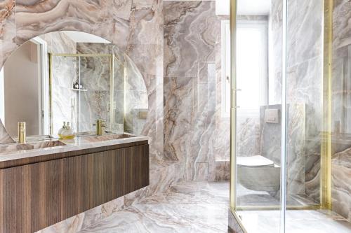 Stunning Parisian Apartment on Champs-Élysées