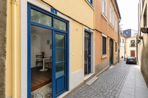 Taipas House in Porto