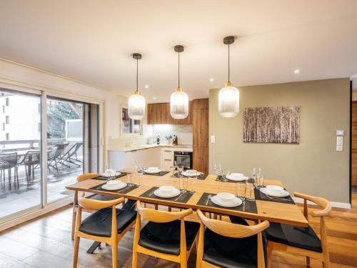 Appartement spacieux T4 de 110m² avec terrasses et parking, parfait pour vos vacances