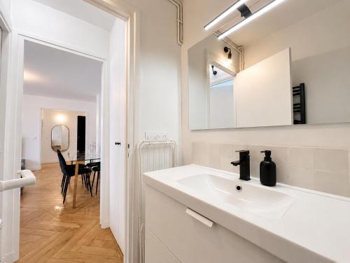 Belleville 1 Bedroom Apartment Near Père Lachaise