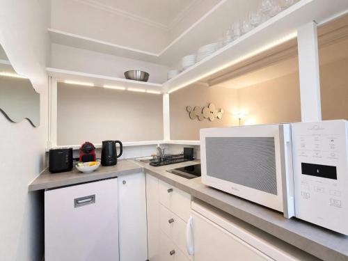 Paris 4 1BR Apartment Near Notre-Dame with Netflix