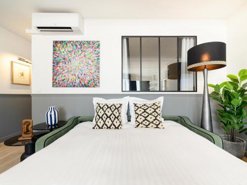 LivinParis - Luxury AC 3 Bedrooms Le Marais III