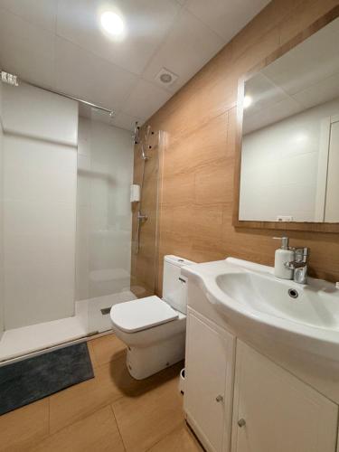 Mirador 2 del Mercado Central - habitacion con baño privado en el centro de la Ciudad Vella
