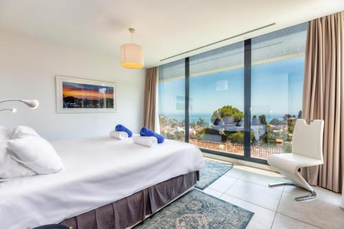 Villa Oasis Private Pool & Jacuzzi Sleeps 12