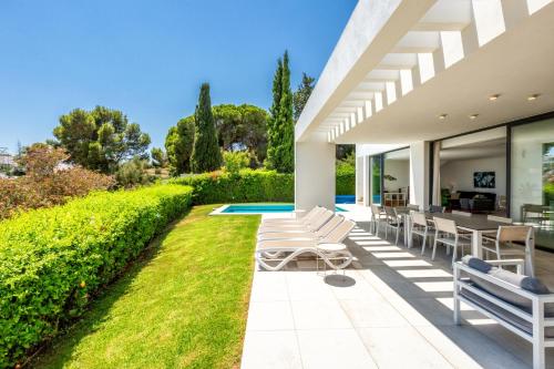 Villa Oasis Private Pool & Jacuzzi Sleeps 12