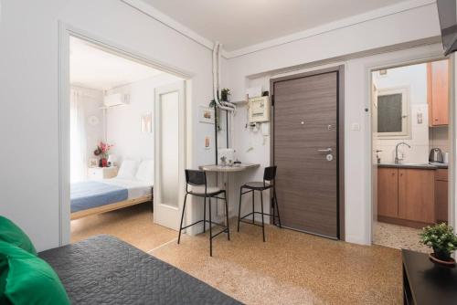 Comfortable 1BR Stay in Central Athens
