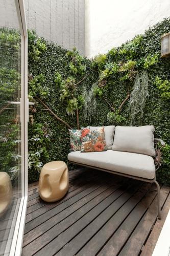 Bloom Porto - Luxury Clérigos Gem with Patio
