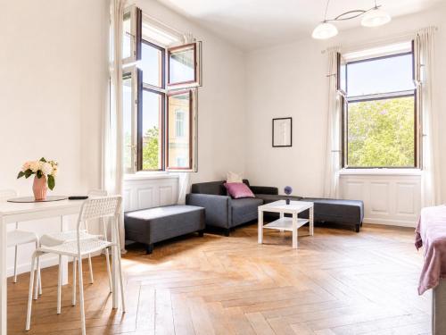 Cozy 2BR Apt, near AKH Hospital-ideal for short & Longstay
