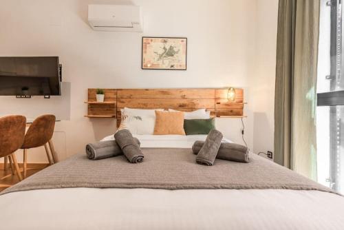 Industrial studio in the city center by REMS