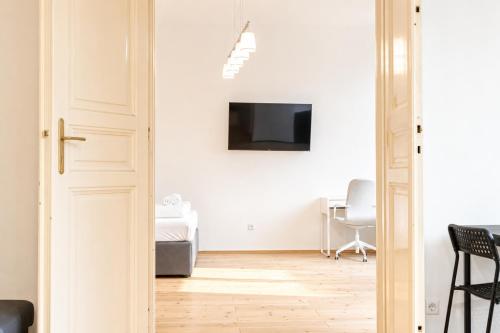 Attractive 2BR Apt Near AKH Ideal for short & Longstays