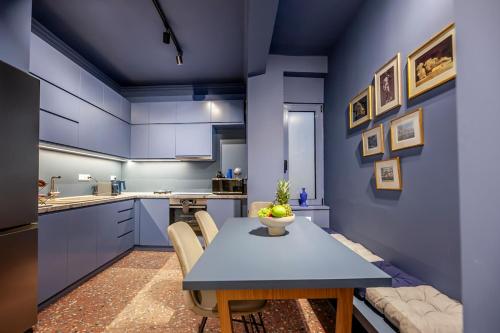 Stylish Athenian Apartment walk to Acropolis