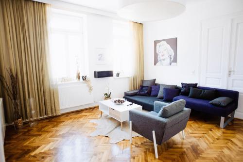 Huge Central Designer Loft with Tyrolean Flair