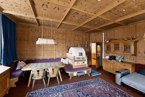Huge Central Designer Loft with Tyrolean Flair