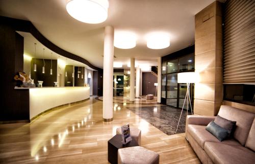 a living room with a couch and a table at Hotel Parque Real in Ciudad Real
