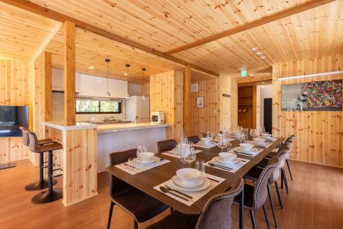 NEW Chalet Oinosu 5 Bedrooms 2 mins to ski resort