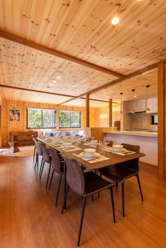 NEW Chalet Oinosu 5 Bedrooms 2 mins to ski resort