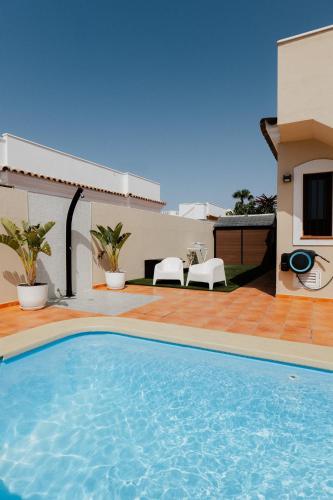 Moderne villa met verwarmd zwembad in Corralejo
