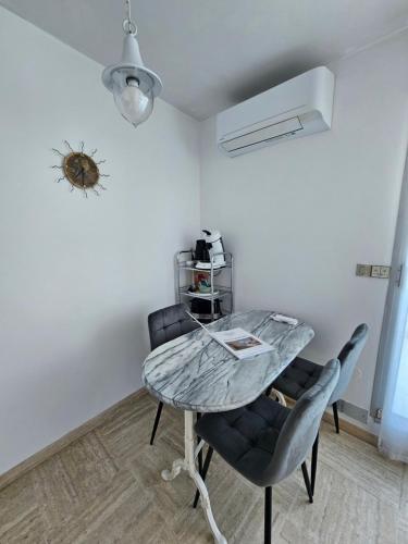 PortJo - Studio Cabine Clim Wifi Garage Draps - 1 étoile - self check-in possible