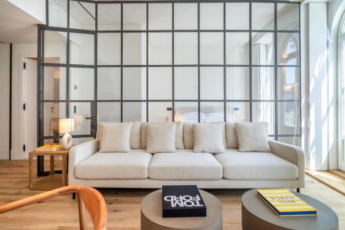EDiTiON 147 - Luxury Seafront Apartments