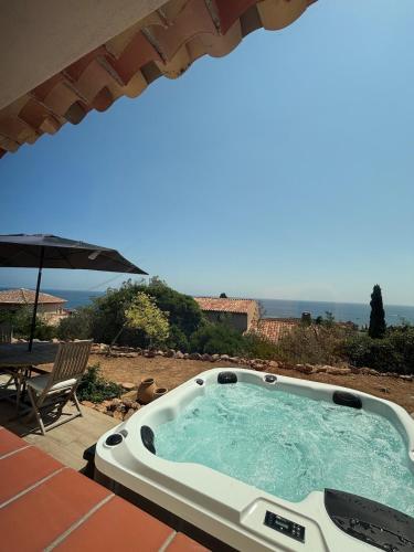 See view house with Jacuzzi